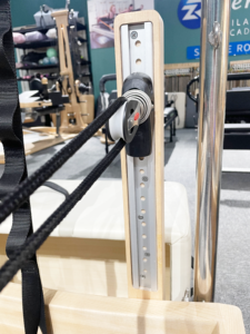 Máquina Reformer de Pilates en Oferta, Cama de Madera de Arce Ensamblable para Estudio Comercial, Reformer de Pilates de Madera - Product Image 4