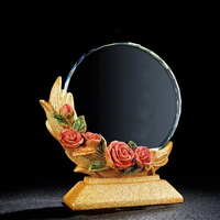 Trophée en cristal de haute qualité sculpté avec des fleurs pour féliciter les réalisations des femmes Trophée en cristal transparent pour la reconnaissance