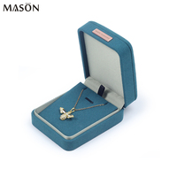 Vente en gros de boîte à bijoux d'usine directement personnalisée en velours bracelet collier longue chaîne boîte à bijoux boîte à bagues en microfibre avec logo