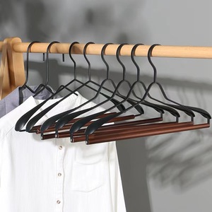 Perchas para ropa de abrigo de madera de Metal con hombro ancho <span class=keywords><strong>forjado</strong></span> de <span class=keywords><strong>hierro</strong></span> moderno Vintage para organización de guardarropa práctica y elegante - Product Image 5