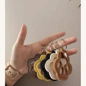 Porte-clés en cuir PU souple et élégant en forme de patte <span class=keywords><strong>pour</strong></span> animaux de compagnie, pendentif commémoratif <span class=keywords><strong>pour</strong></span> chats et chiens, idéal <span class=keywords><strong>pour</strong></span> le dropshipping - Product Image 2