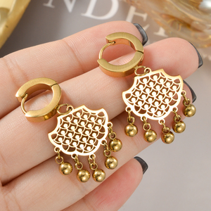 Boucles d'oreilles pendantes en acier inoxydable plaqué or 18 carats, motif écailles de poisson, créoles tendance de luxe pour femmes, vente en gros - Product Image 4