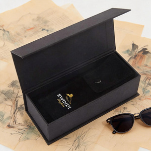 Boîte à bijoux magnétique de luxe faite à la main - En papier et carton avec insert, logo personnalisé - Product Image 1