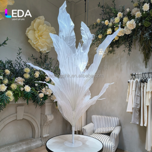 LEDA Factory - Fleurs géantes en organza de soie faites à la main sur mesure - Centre de table - Installation artistique - Soie pour la décoration de mariage - Product Image 5