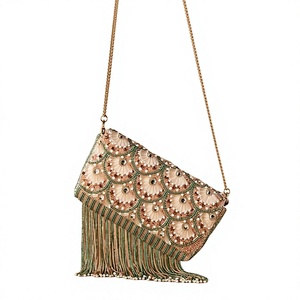 Sac à bandoulière de luxe brodé de perles pour femme avec détails élégants et raffinés - Product Image 1