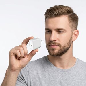 Cargador de Pared USB-C Plegable de 20W con Protección Contra Cortocircuitos para Tablets y Teléfonos (iPads) Portátil Sin PPS - Product Image 4
