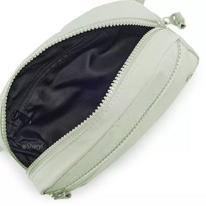 Riñonera Deportiva Reflectante de Nailon Reciclado Personalizada, Riñonera para Correr, Fitness, Viajes, Bandolera para Mujer - Product Image 4
