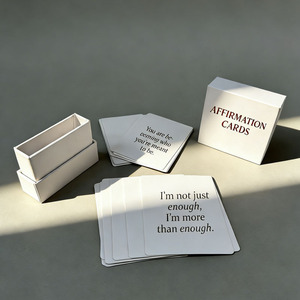 Carte de méditation personnalisée pour le soin de soi, cadeau, papier recyclable, carte quotidienne de pleine conscience, citation positive, affirmation, en boîte - Product Image 1