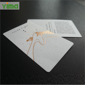 Personalizado Hangtag Marca LOGOTIPO Garment Swing <span class=keywords><strong>Tag</strong></span> Plástico Papelão Kraft Papel <span class=keywords><strong>UV</strong></span> Dourado Impressão Pendurar Tags para Roupas