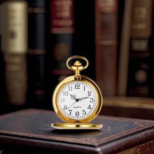 Montre de poche vintage personnalisée avec logo, gravure simple, mouvement à quartz, style antique, fournisseur en gros de montres personnalisées - Product Image 5