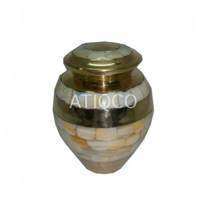 Urna Funeraria Atiqco para Adultos, Estilo Americano, Latón Macizo, Acabado Dorado Satinado - Product Image 4