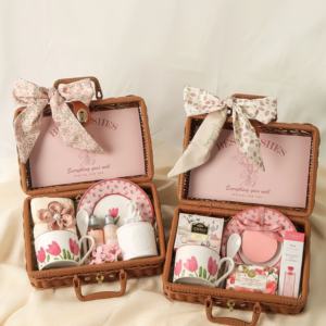 Set Hadiah Pernikahan Terlaris Keranjang Rotan Premium Set Cangkir dan Piring Vintage Kotak Hadiah Pernikahan - Product Image 1