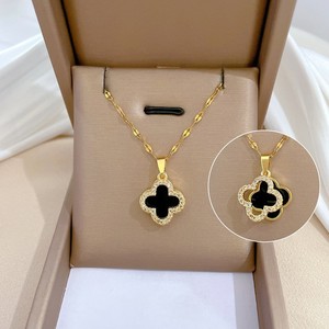 En çok satan moda zirkon çift dört yapraklı yonca siyah ve beyaz kadınlar için iki renk lüks paslanmaz çelik kolye