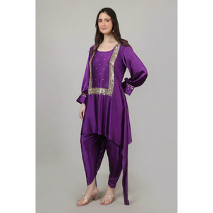 Conjunto de caftán diseñado para mujeres modernas, estilo top y pantalón dhoti, color morado, con cuentas y trabajo de lentejuelas. - Product Image 1