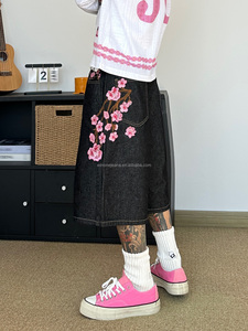 <span class=keywords><strong>Pantaloncini</strong></span> Jeans a Gamba Larga con Logo Personalizzato, Stile Carpenter, Cuciture a Contrasto, Denim Nero - Product Image 3