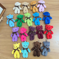 Llavero de peluche mini de oso de peluche al por mayor de fábrica con lazo de cinta de amor, colores surtidos, OEM personalizado, stock listo para regalo