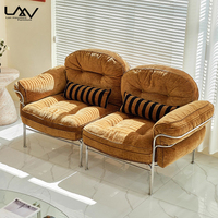 Canapé 3 places de style designer pour salon, style vintage, hôtel, villa, structure en métal, tissu marron de luxe