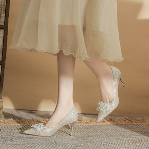 Zapatos de Tacón Alto con Lentejuelas Bordadas y Flores, Estilo Clásico para Eventos Nupciales - Product Image 3