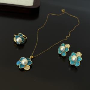 Parure de bijoux trois pièces en or 18 carats plaqué or avec perles d'eau douce et plumes de raie rétro, motif pivoine, idéale pour les occasions festives - Product Image 2