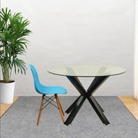 Table à manger ronde moderne avec plateau en verre noir et trois pieds en métal chromé croisés pour la maison ou l'hôtel, style farmhouse