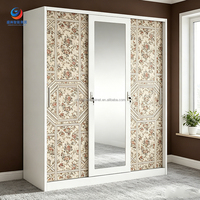 Armoire coulissante à double porte en acier de conception italienne avec des caractéristiques anti-humidité durables et écologiques pour le mobilier de chambre
