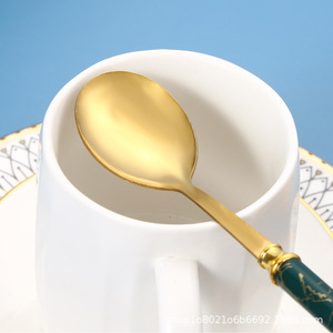 Cuchara de acero inoxidable de estilo nórdico con mango de cerámica, color verde oscuro y dorado, duradera para uso doméstico, para postres, arroz y sopa. - Product Image 1
