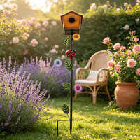 Prix d'usine Décoration de jardin extérieure en métal vieilli vintage, piquet nichoir à oiseaux et décoration murale pour jardin en forme de coccinelle