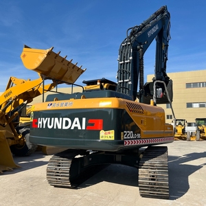 Excavadora de cadenas Hyundai 220LC-9S usada con cazo de excavación, motor marca Hyundai, en buen estado. - Product Image 3