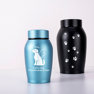 Urnes funéraires personnalisées à graver pour chiens, chats, cendres sculptées en métal et acier inoxydable. - Product Image 1