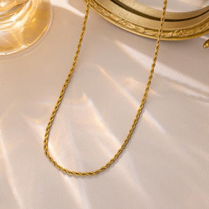 Nuova Tendenza 2025: Set di Gioielli da Donna all'Ingrosso con Collana e Bracciali a Catena Cubana in Acciaio Inossidabile Placcato Oro 18K - Product Image 4