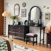 Coiffeuse antique en bois foncé, ensemble rétro avec armoire de rangement à pieds tournés et bureau de toilette avec tiroirs vitrés