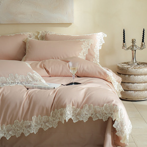 Set di Biancheria da Letto di Lusso Personalizzato in Cotone 180 Fili, 4 Pezzi con Ricami Floreali, Stile Principessa Moderno con Pizzo Arricciato, Piumino per Tutte le Stagioni - Product Image 1