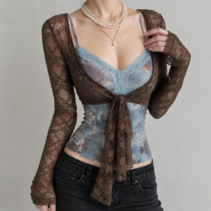 Ensemble deux pièces sexy et épicé à imprimé vintage, comprenant un haut court en dentelle à bretelles et un cardigan à manches longues à nouer - Product Image 3