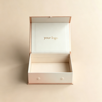 Boîtes rigides en carton pliables de luxe avec finition UV sélective magnétique pour emballage personnalisé de cosmétiques, cils, fond de teint et soins de la peau