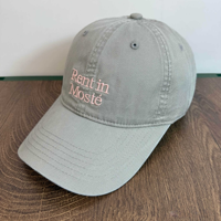 Ongestructureerde gewassen katoenen Dad Hat met Moste borduurlogo, roze kleur, casual outdoor baseballpet voor heren en dames