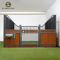 Portes de box pour chevaux en bambou modernes certifiées CE, kits de façades de boxes avec fenêtres et éclairage intégré