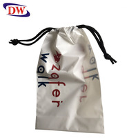 Sac cadeau en plastique PE polyester mat blanc givré personnalisé, réutilisable, recyclable, de haute qualité, avec cordon de serrage