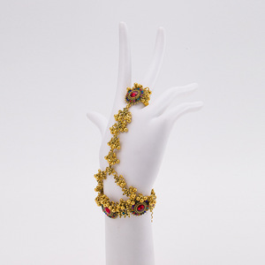 Bracelet ethnique pour femme rétro bout des doigts Vintage exagéré pompon brassard bohême harnais de main pièce unique pour femme - Product Image 2
