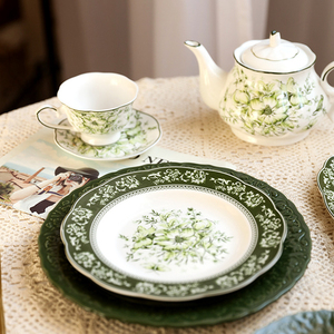 Vaisselle rétro française classique en porcelaine vert foncé Ensemble de vaisselle en céramique écologique de luxe-Comprend une théière à café Europe - Product Image 5
