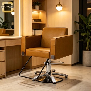 Fauteuil de Barbier de Luxe en Cuir Marron <span class=keywords><strong>Cognac</strong></span> avec Base Hydraulique Argentée et Accoudoirs Carrés pour Salon de Coiffure aux Tons Bois - Product Image 2