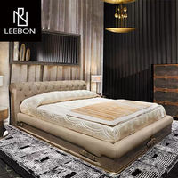 Ensemble de meubles de chambre à coucher de style italien, lit Queen Size à boutons capitonnés au design royal