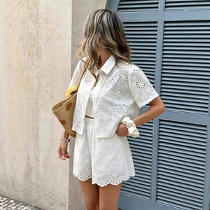 Ensemble de costume décontracté blanc pour femme, design ajouré au crochet, style été, tailles SMLXLXXL, mode Europe et Amérique - Product Image 4