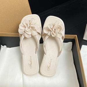 Pantoufles pour femmes, élégantes et polyvalentes, pantoufles de plage pour l'été, adaptées à une utilisation en extérieur avec design antidérapant - Product Image 5