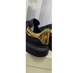 Sneakers de luxe en cuir noir avec talon miroir doré, chaussures décontractées à plateforme à semelle épaisse pour hommes et femmes - Product Image 2