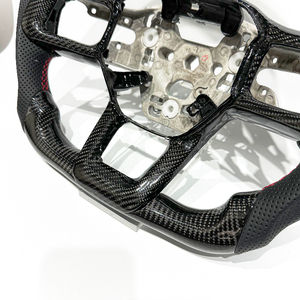 Vente directe d'usine, fibre de carbone noire, cuir perforé, volant sport adapté à la <span class=keywords><strong>Ford</strong></span> <span class=keywords><strong>Mustang</strong></span> <span class=keywords><strong>GT</strong></span> <span class=keywords><strong>2015</strong></span> 2016 2017 - Product Image 3