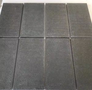 Dalles de pavé extérieur en pierre de basalte noire, design moderne, antidérapantes, flammées, brossées, découpées sur mesure, épaisseur 17 mm - Product Image 2