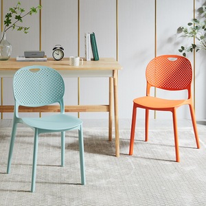 Chaise de salle à manger en plastique de style nordique avec dossier pour la salle à manger à domicile, usage adulte - Product Image 1