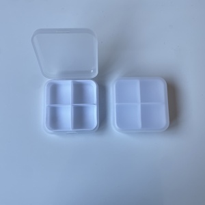 Nueva Promoción: Pastillero Cuadrado de Plástico con 4 Compartimentos, Bonito y Práctico, Regalo Promocional, Pastillero Diario de 4 Compartimentos - Product Image 4
