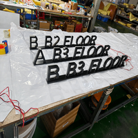 Enseigne lumineuse 3D en acier inoxydable électroplaqué, lettres dorées brossées et numéros de plancher noirs mats pour hall d'ascenseur