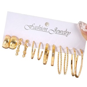 Parures de bijoux fantaisie tendance, 6 paires de boucles d'oreilles en alliage plaqué or avec perles d'imitation, style vintage pour femmes, pour les soirées - Product Image 4